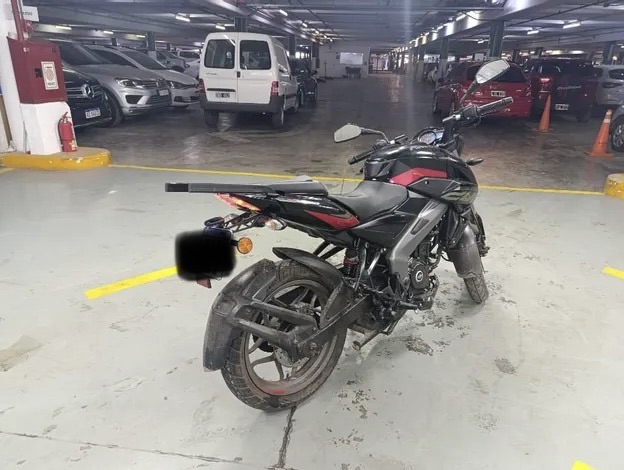 Bajaj Pulsar NS 200 trasera